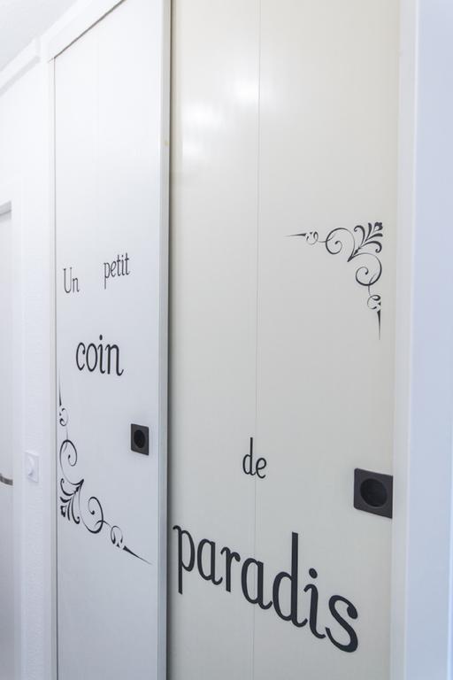Sweethome Dijon - Black & White Exterior photo